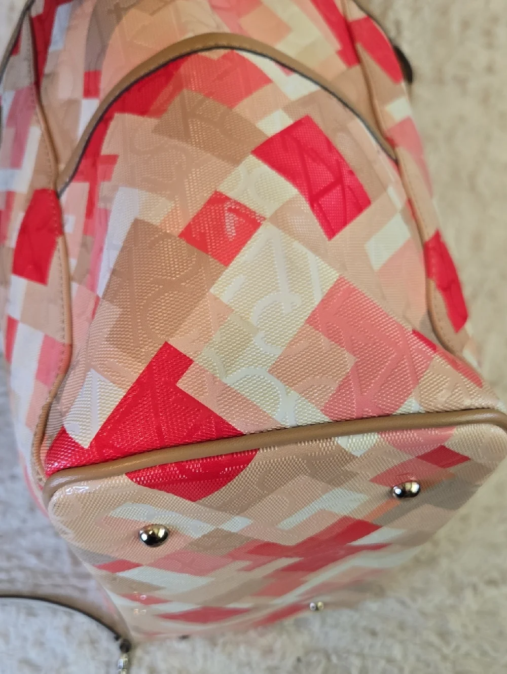 Women’s Geometric Pink & Red Tote Bag (FREE BEAUTY GIFT INCLUDED) - Picture 8 of 9